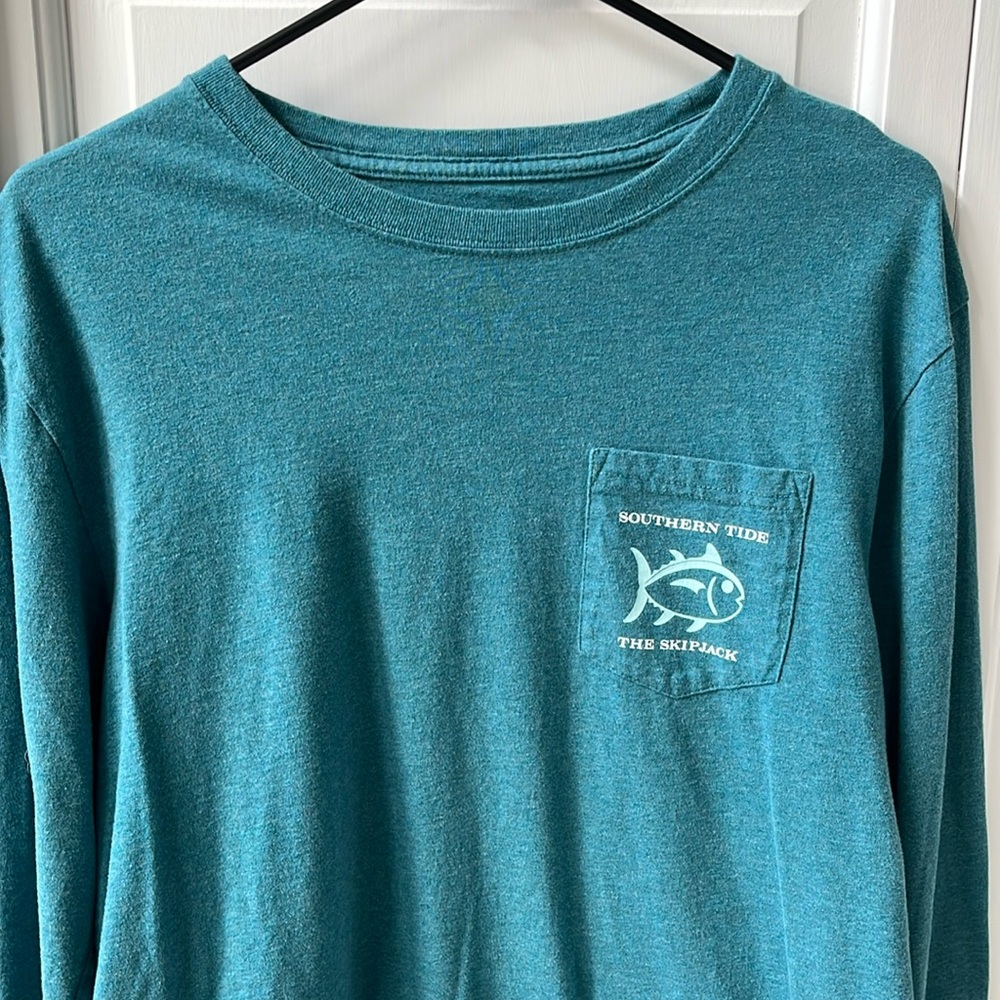 Southern Tide Men’s original long sleeve Skipjack T-shirt. Teal blue color